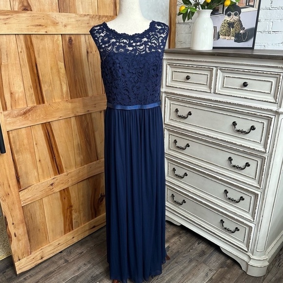 $169 David’s Bridal sleeveless long mesh dress with corded lace. Color NAVY NWT - Picture 3 of 11
